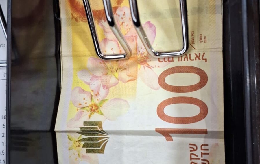 גל זיופי שטרות בחריש: בעלי העסקים חסרי אונים