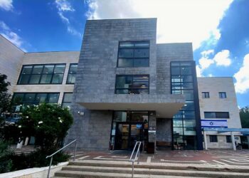 עובד עיריית חריש עתר לצו מניעה נגד פיטוריו, וטוען לניצול; העירייה מציגה גרסה אחרת