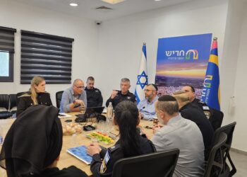 ראש המנהלת להגנה אזרחית במשטרה הגיע לחריש לדיון בענייני ביטחון