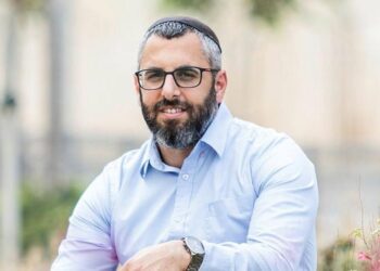 קשת עולה למתקפה: דורש "מהמתראיינות האנונימיות" להגיש תלונה, מוכן להיבדק בפוליגרף