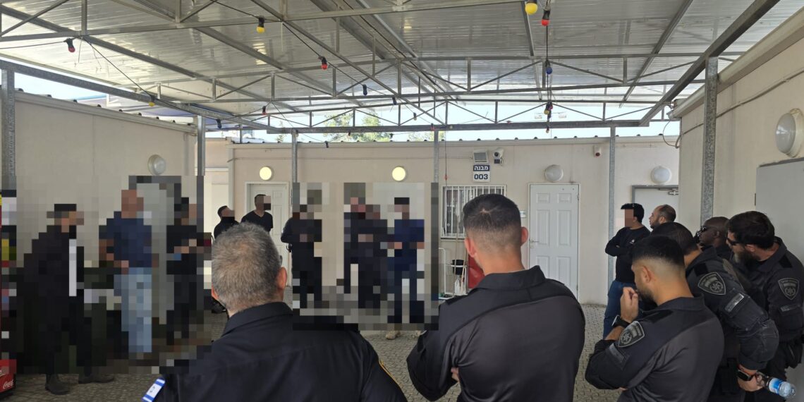 פשיטה דרמטית בחריש: נמצאו ליקויים בעסקים "הקשורים למחוללי פשיעה"