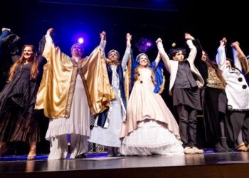 סולד אאוט בריבוע: ההצגה שמילאה שני אולמות בחריש