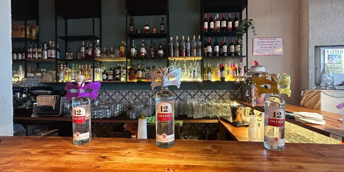 מסיבת פורים באייכה בר: אלכוהול, פיצות ותחרות תחפושות