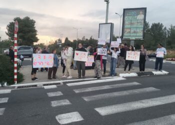 נוכחות דלה בהפגנה בכניסה לחריש בעקבות תחקיר חדשות 12