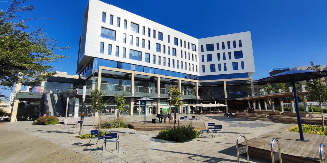 שופינג בחריש: רשתות חדשות עושות את דרכן לעיר, וגם חנות אאוטלט