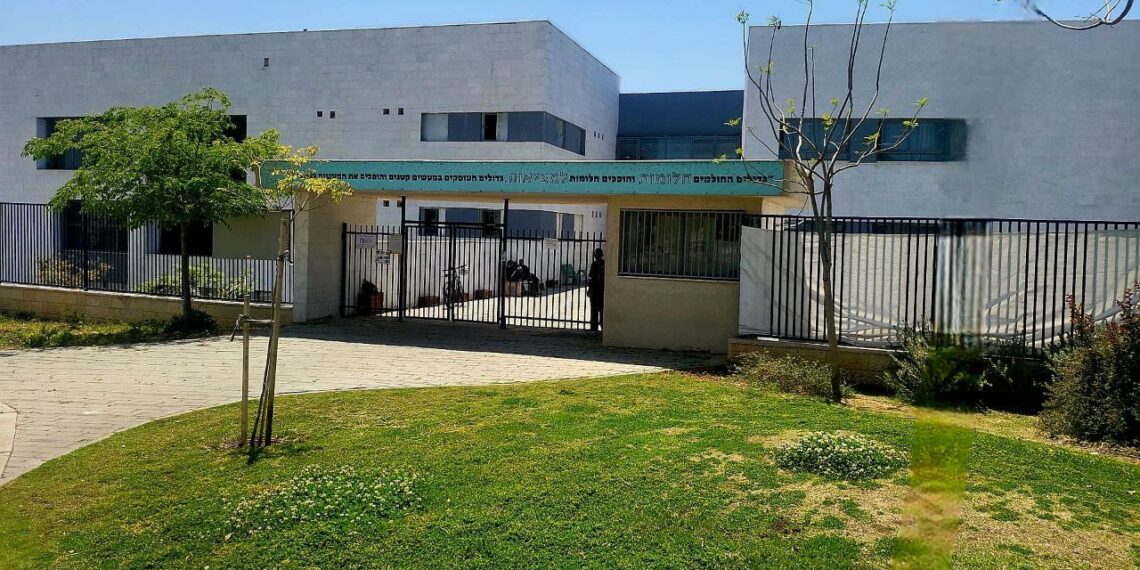 שינוי היסטורי: העירייה מוותרת על הניהול, רשת חינוך תחליף אותה בתיכונים