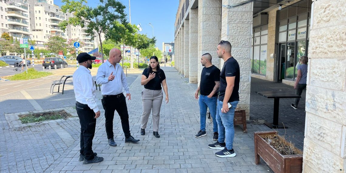 העובדים הופתעו: סיורי הפתע של מ"מ ראש העיר