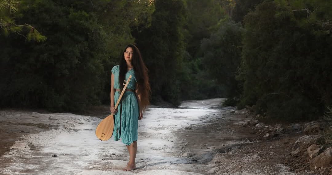 ייצוג מקומי בכנס בין-לאומי: זמרת מחריש תופיע בשבוע הבינה המלאכותית