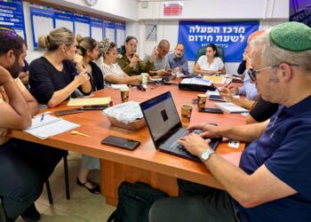 התפילות במניין יחזרו? דרישה לבחון מחדש את איסור ההתקהלויות בבתי הכנסת