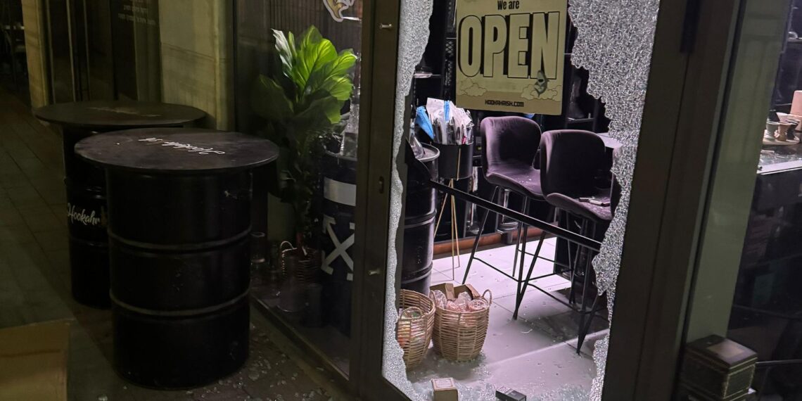 הפריצה הלילית בחריש: חלון הראווה נופץ ונגנבה סחורה בשווי 50 אלף ש"ח