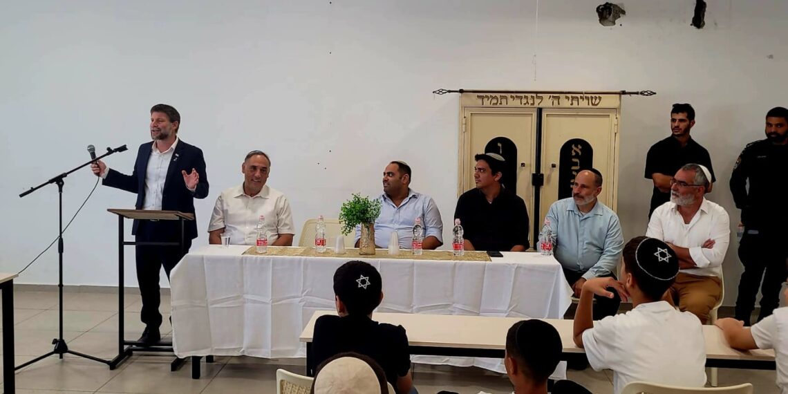 סמוטריץ' לתלמידי בני עקיבא בחריש: "אל תתביישו בכיפה שעל ראשכם"