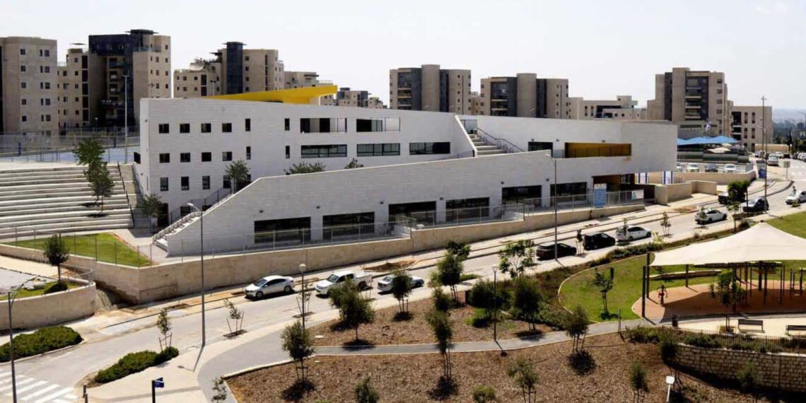 השועל התברר כתן, אבל עדיין מפחיד את תלמידי רונה רמון