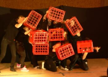 חריש על הבמה: קבוצת תיאטרון למבוגרים יצאה לדרך