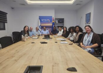 שימוש, סחר וחוסר אמון: הוועדה העירונית דנה בנגע הסמים בקרב בני נוער בחריש