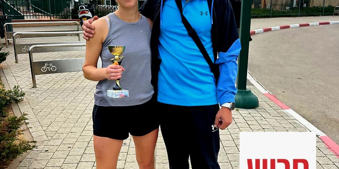 גאווה על הפודיום: בת 14 מחריש זכתה במקום ה-3 בתחרות הטניס הארצית